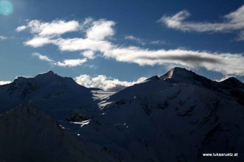 "Hintertuxer Gletscher" mit umliegenden Bergen