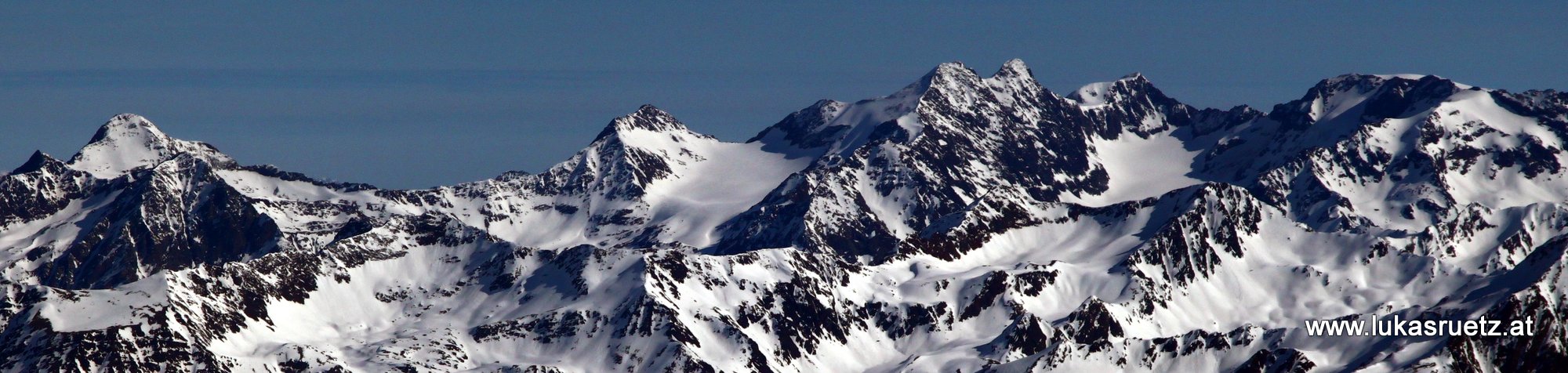 Schaufelspitze ganz links bis Sonklarspitze ganz rechts