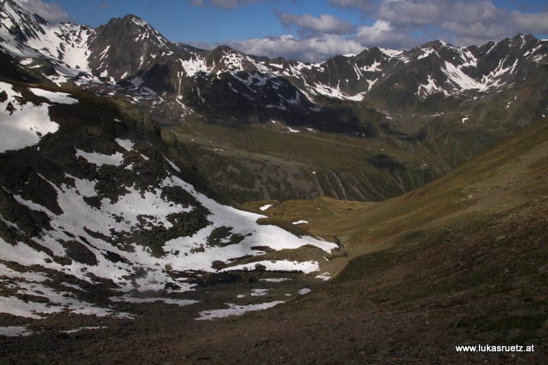 schön schneefrei unterhalb vom Satteljoch