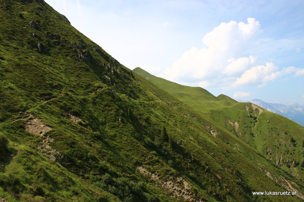weiter am Oberhofer Höhenweg, hinten das Sonnkarköpfl