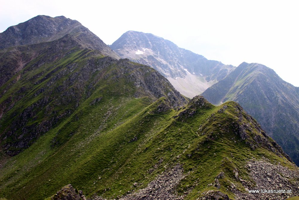 links Schafmarebenkogel, mittig Hocheder