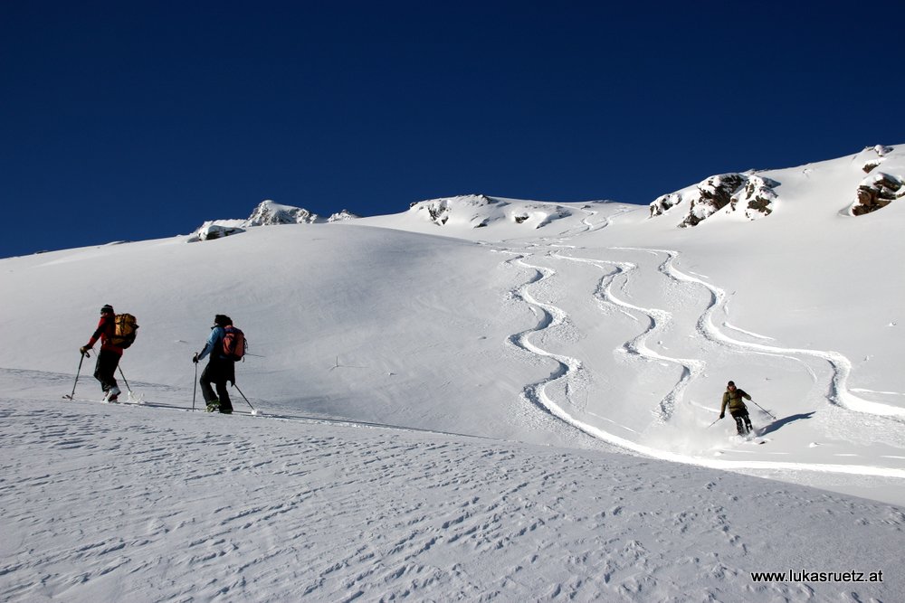 auch im flach kupierten Gelände schön. Vor allem mit breiten Ski. Heute den Hannibal im Einsatz. Steinski nehm ich keine mehr.