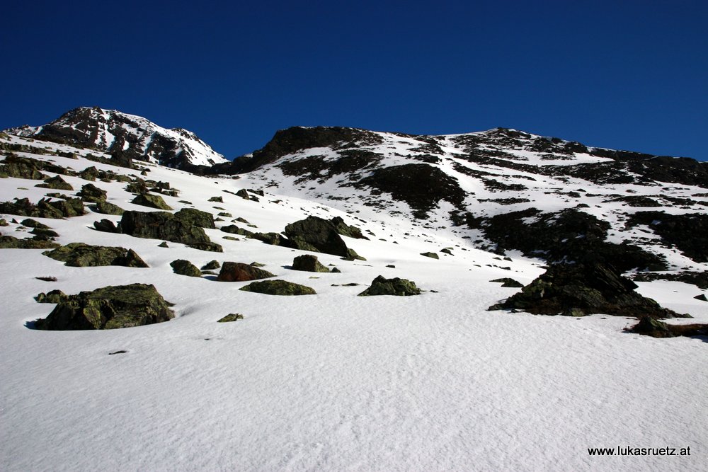 noch genug Schnee auf den Südosthängen zum ersten Gipfel