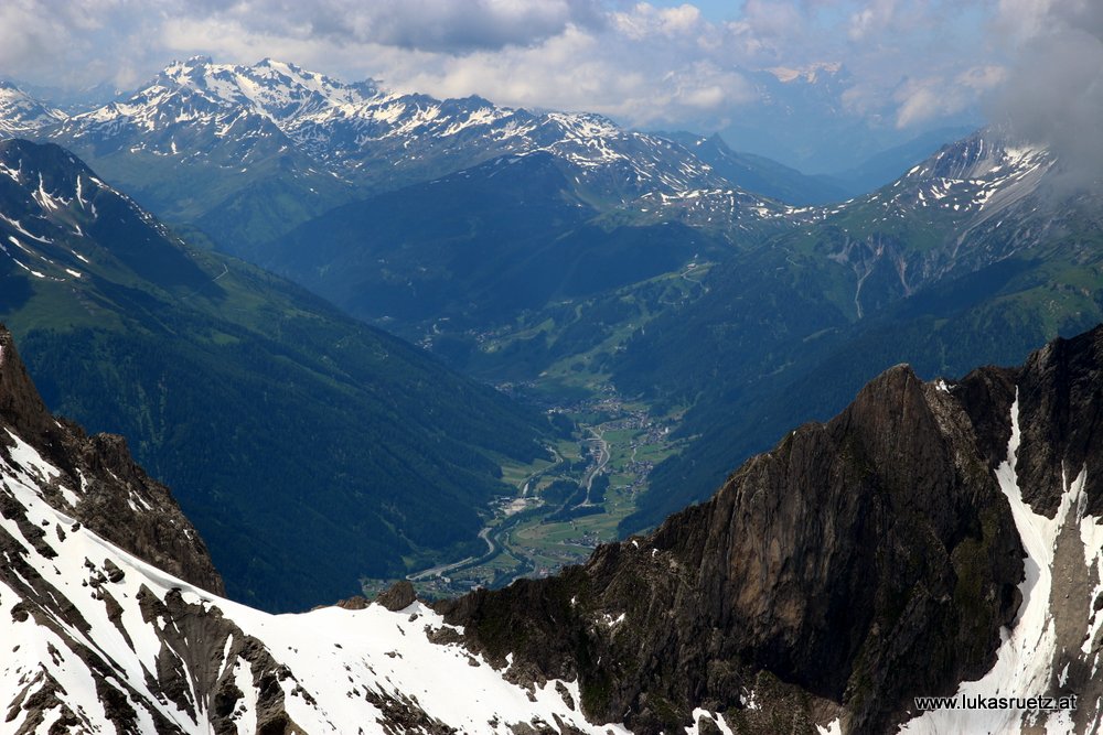 Blick ins Stanzertal und zum Arlberg