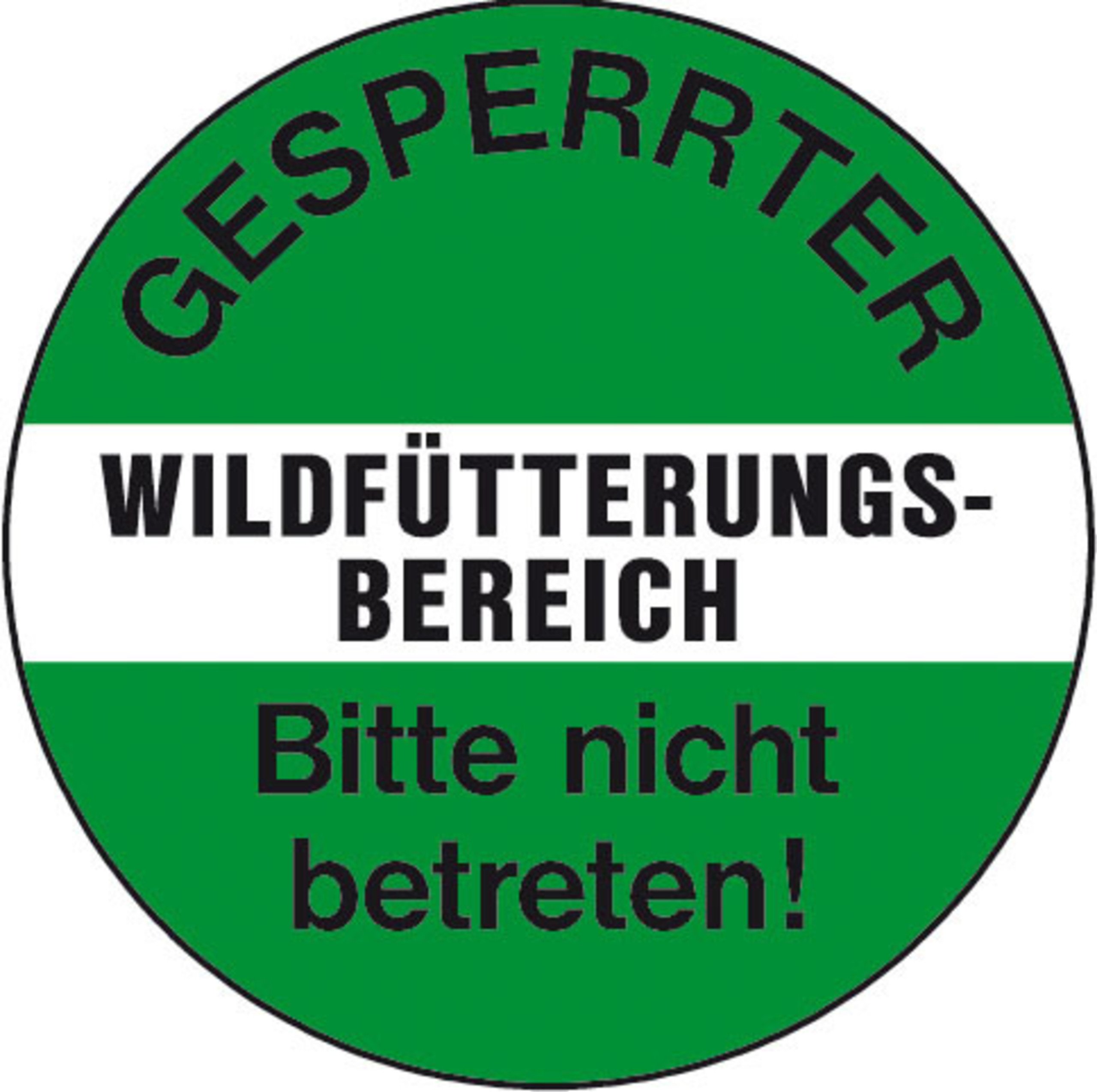 Wenn man so eine Tafel sieht, bitte nicht weitergehen. Das Wild hält sich ganztags im Winter im Nahbereich der Fütterung auf und sucht diese tagelang nicht mehr auf bei einer fremden Störung.